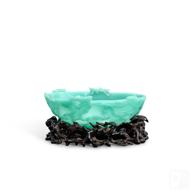 A turquoise-blue glass 'melon and insect' washer, Qing dynasty, 18th - 19th century | 清十八至十九世紀 松綠料瓜瓞綿綿形洗
